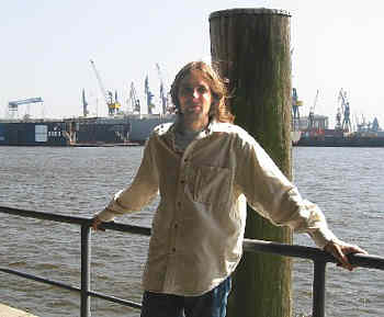 das bin ich am Hamburger Hafen